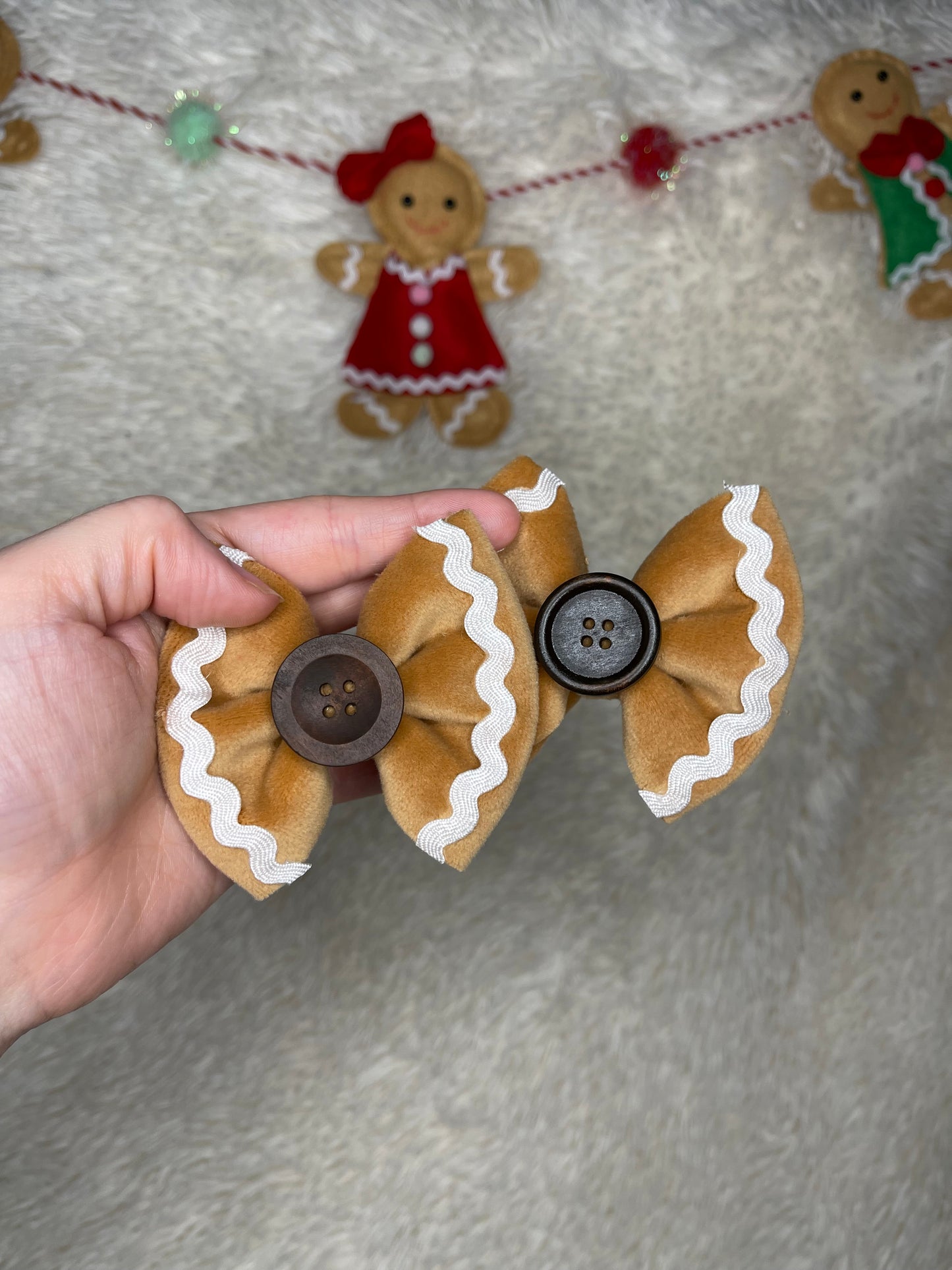 gingerbread buttons (add clip or nylon to notes)